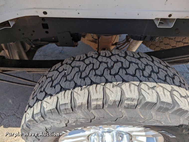 image for item MN9928 2017 Ford F250 Super Duty  Crew Cab pickup truck