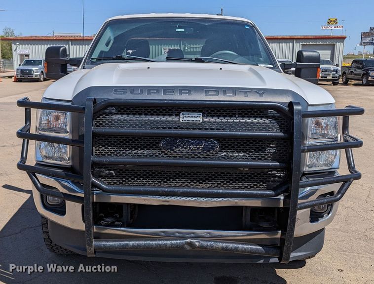 image for item MN9931 2016 Ford F250 Super Duty  Crew Cab pickup truck