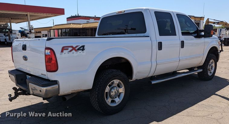 image for item MN9931 2016 Ford F250 Super Duty  Crew Cab pickup truck