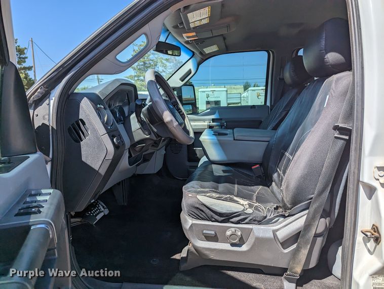 image for item MN9931 2016 Ford F250 Super Duty  Crew Cab pickup truck