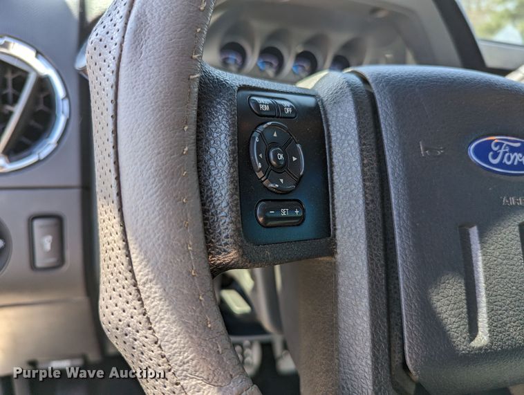 image for item MN9931 2016 Ford F250 Super Duty  Crew Cab pickup truck