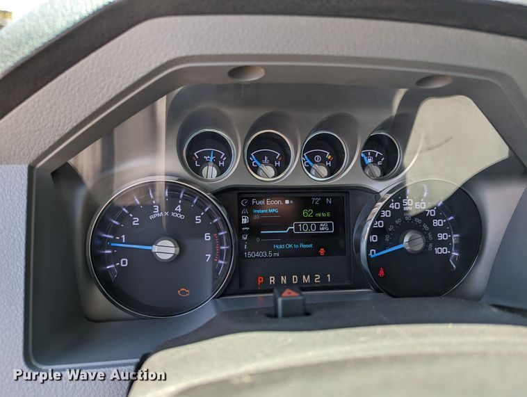 image for item MN9931 2016 Ford F250 Super Duty  Crew Cab pickup truck