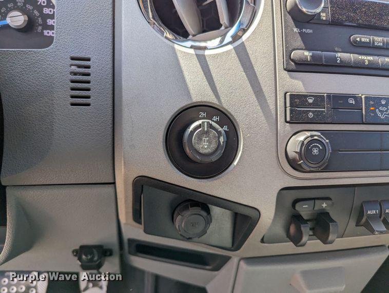 image for item MN9931 2016 Ford F250 Super Duty  Crew Cab pickup truck