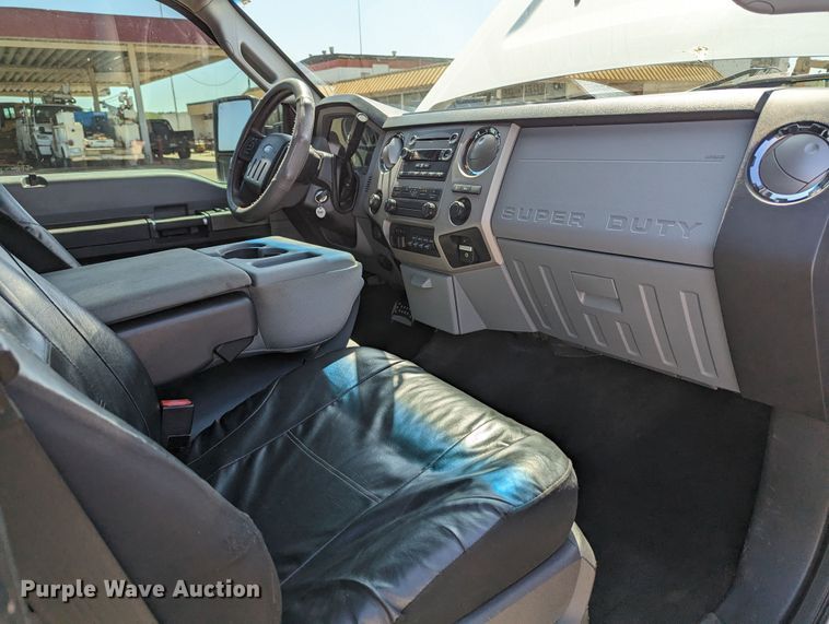 image for item MN9931 2016 Ford F250 Super Duty  Crew Cab pickup truck