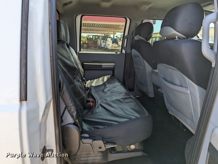 image for item MN9931 2016 Ford F250 Super Duty  Crew Cab pickup truck