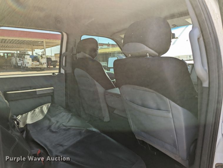 image for item MN9931 2016 Ford F250 Super Duty  Crew Cab pickup truck