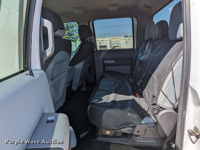 image for item MN9931 2016 Ford F250 Super Duty  Crew Cab pickup truck