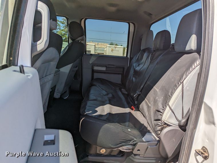 image for item MN9931 2016 Ford F250 Super Duty  Crew Cab pickup truck