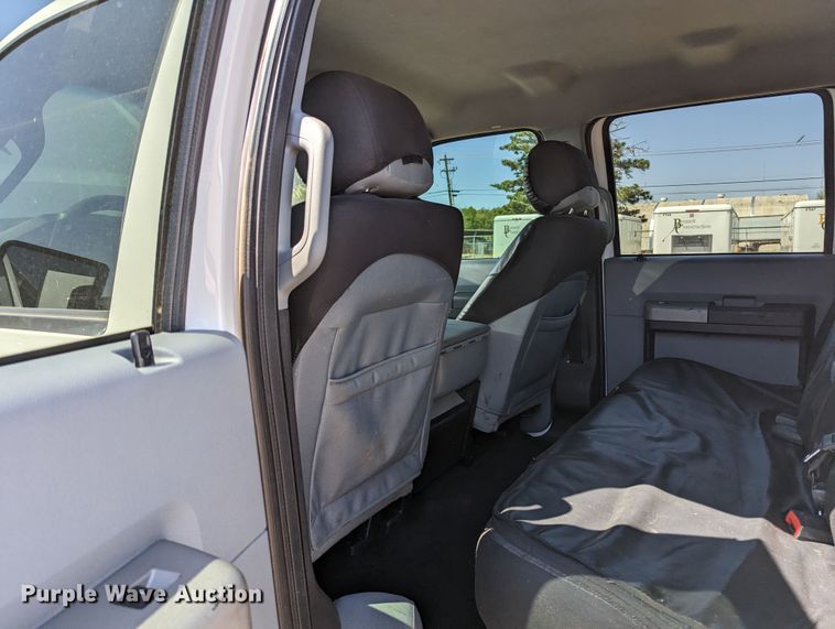 image for item MN9931 2016 Ford F250 Super Duty  Crew Cab pickup truck