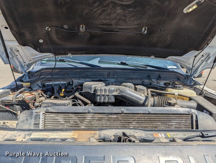 image for item MN9931 2016 Ford F250 Super Duty  Crew Cab pickup truck