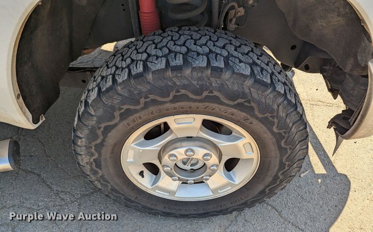 image for item MN9931 2016 Ford F250 Super Duty  Crew Cab pickup truck