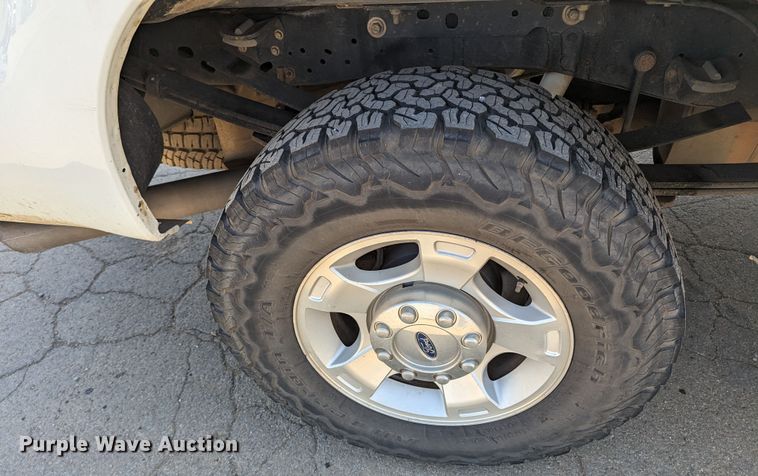 image for item MN9931 2016 Ford F250 Super Duty  Crew Cab pickup truck