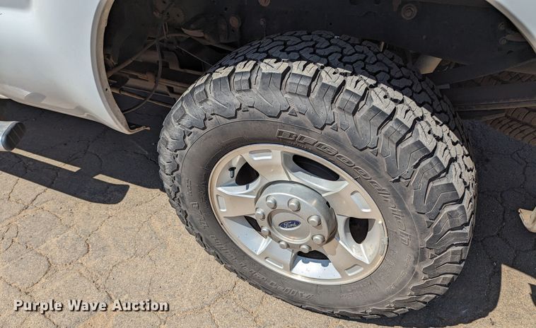 image for item MN9931 2016 Ford F250 Super Duty  Crew Cab pickup truck