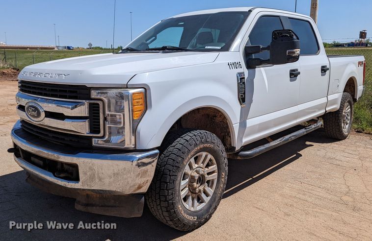 image for item MN9932 2017 Ford F250 Super Duty  Crew Cab pickup truck