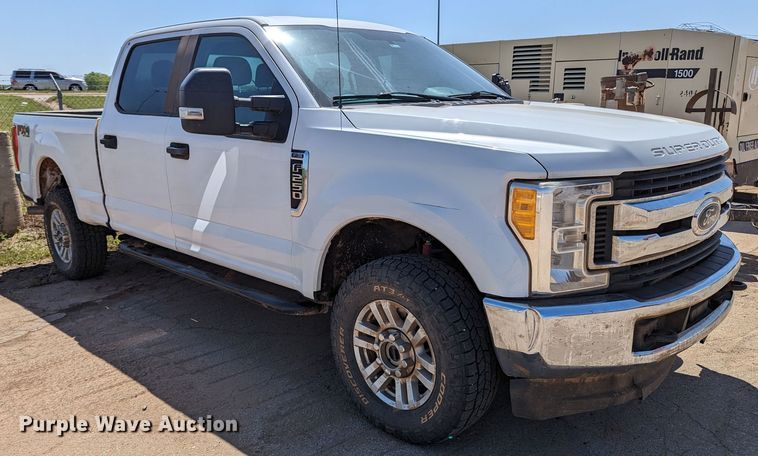 image for item MN9932 2017 Ford F250 Super Duty  Crew Cab pickup truck