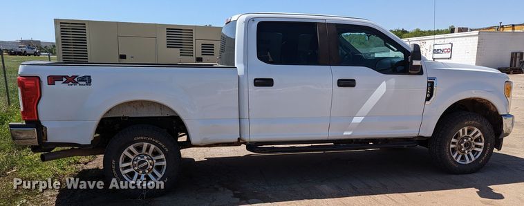 image for item MN9932 2017 Ford F250 Super Duty  Crew Cab pickup truck