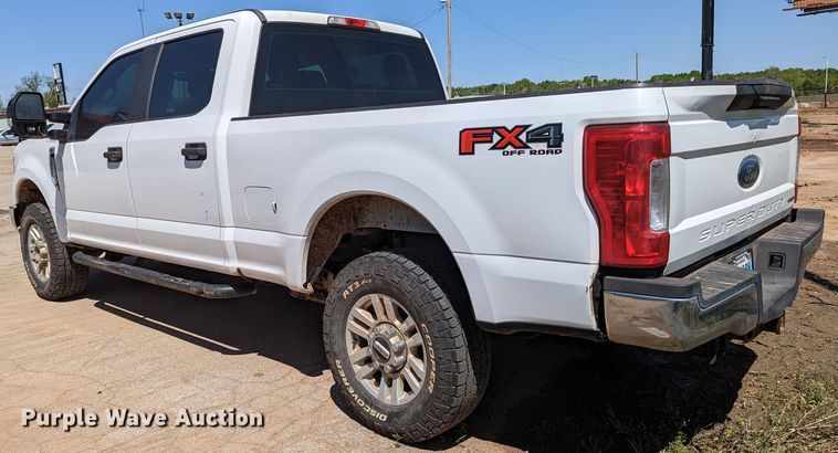 image for item MN9932 2017 Ford F250 Super Duty  Crew Cab pickup truck