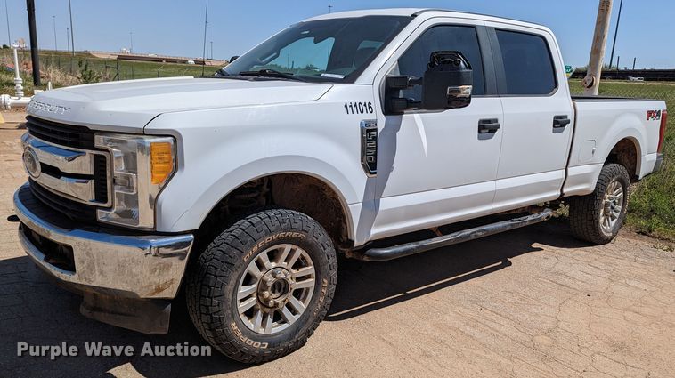 image for item MN9932 2017 Ford F250 Super Duty  Crew Cab pickup truck