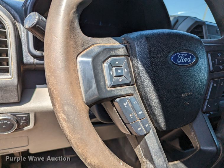 image for item MN9932 2017 Ford F250 Super Duty  Crew Cab pickup truck