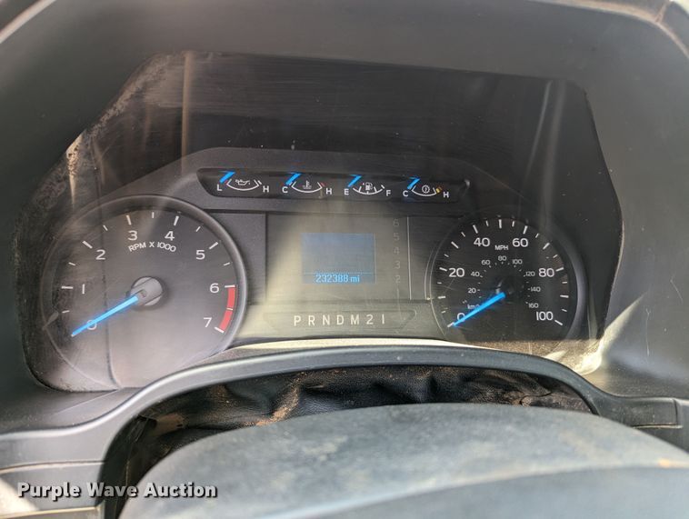 image for item MN9932 2017 Ford F250 Super Duty  Crew Cab pickup truck