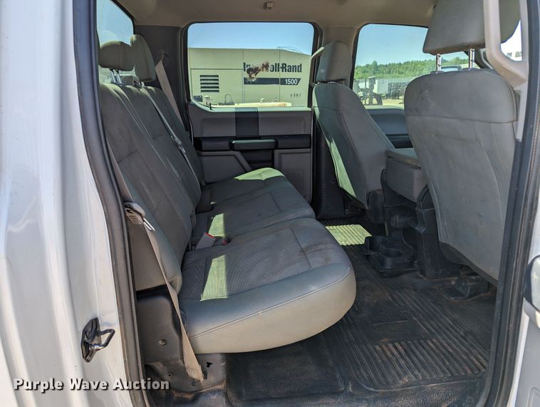 image for item MN9932 2017 Ford F250 Super Duty  Crew Cab pickup truck