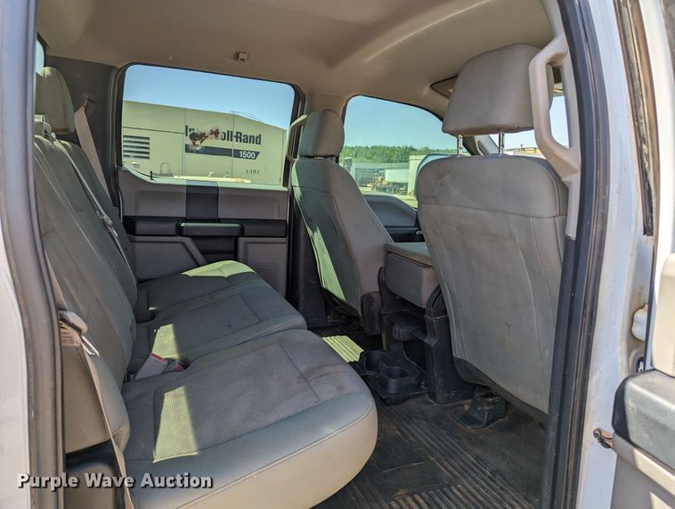 image for item MN9932 2017 Ford F250 Super Duty  Crew Cab pickup truck