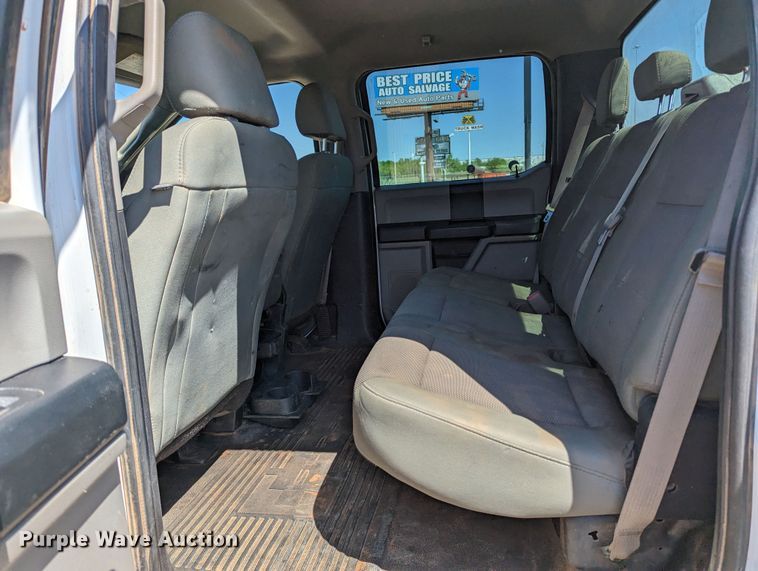 image for item MN9932 2017 Ford F250 Super Duty  Crew Cab pickup truck