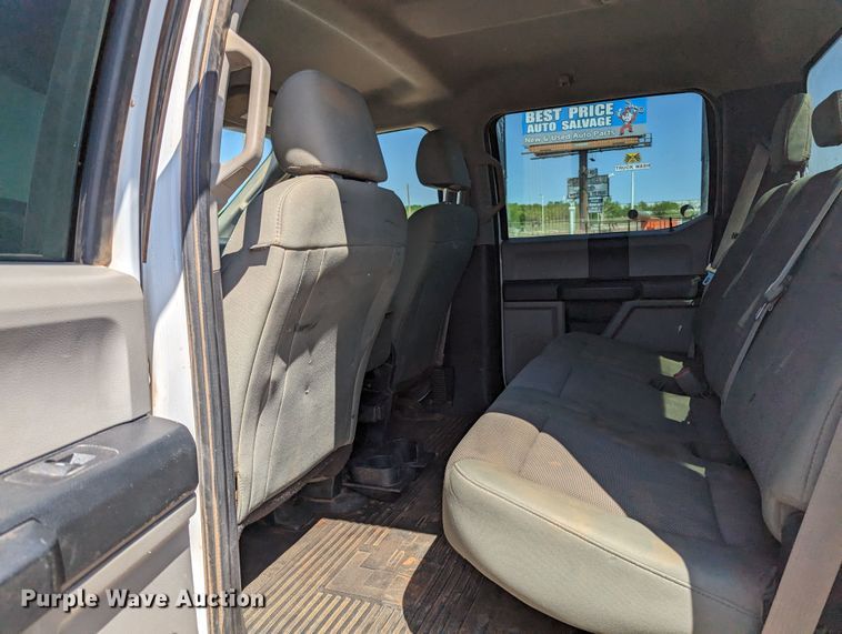 image for item MN9932 2017 Ford F250 Super Duty  Crew Cab pickup truck