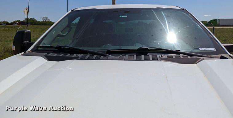 image for item MN9932 2017 Ford F250 Super Duty  Crew Cab pickup truck