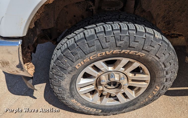 image for item MN9932 2017 Ford F250 Super Duty  Crew Cab pickup truck