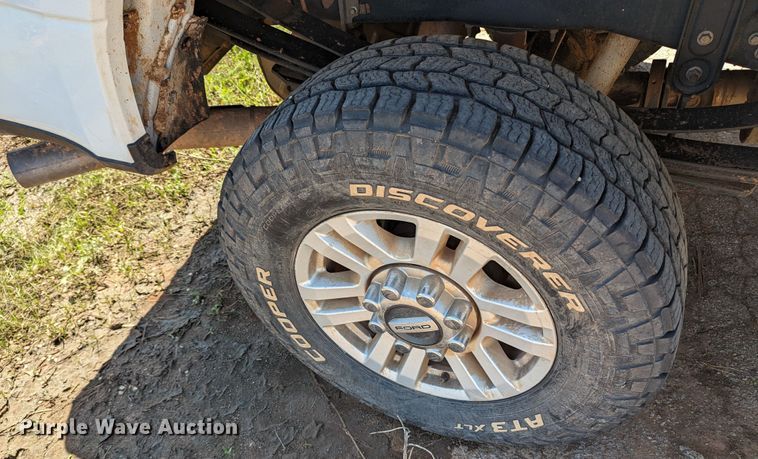 image for item MN9932 2017 Ford F250 Super Duty  Crew Cab pickup truck