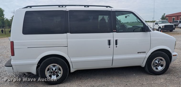 image for item MN9941 2001 GMC Safari  van