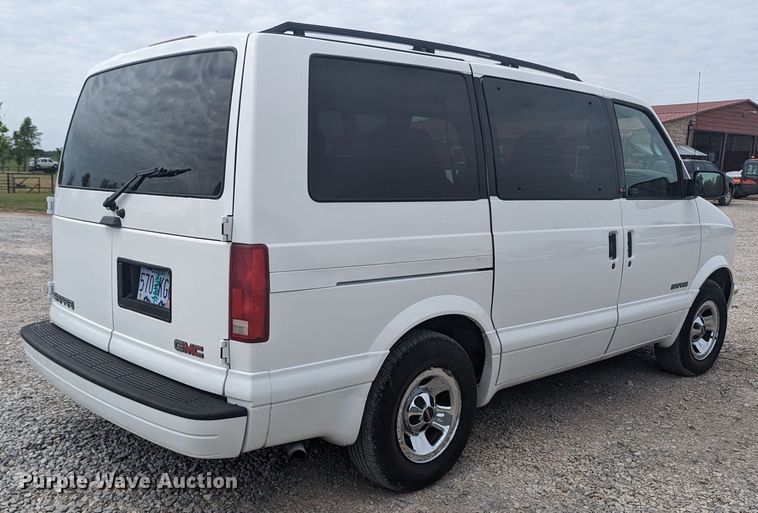 image for item MN9941 2001 GMC Safari  van