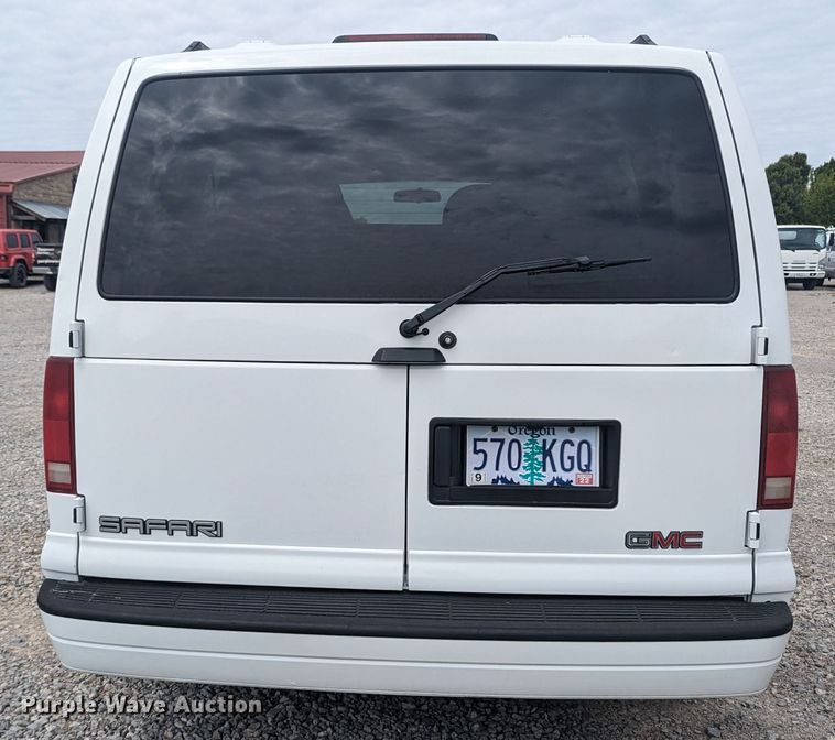 image for item MN9941 2001 GMC Safari  van