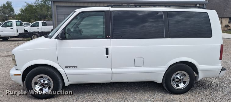 image for item MN9941 2001 GMC Safari  van