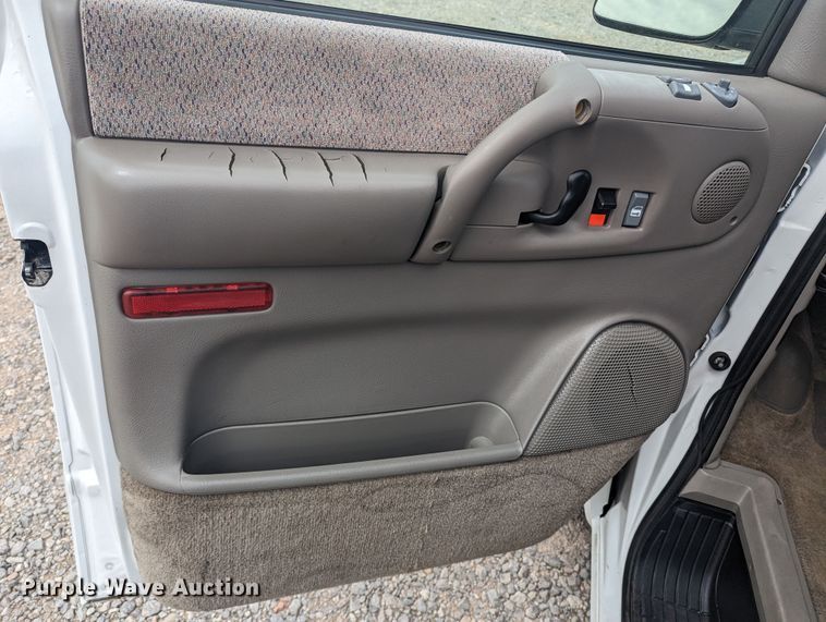 image for item MN9941 2001 GMC Safari  van