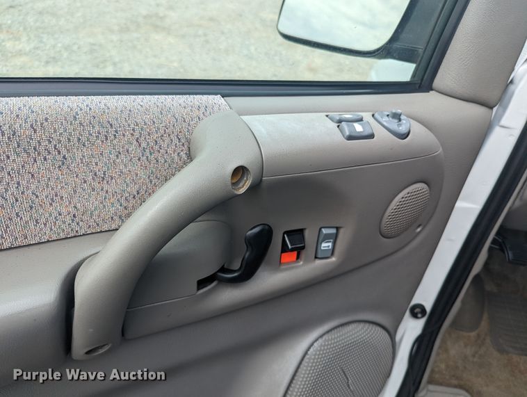 image for item MN9941 2001 GMC Safari  van