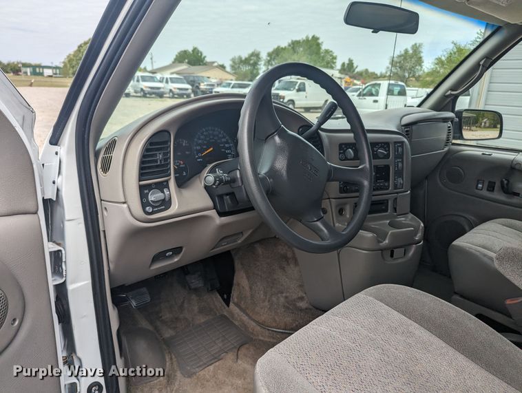 image for item MN9941 2001 GMC Safari  van