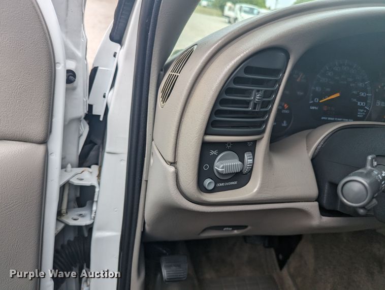 image for item MN9941 2001 GMC Safari  van