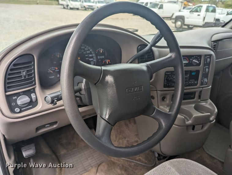 image for item MN9941 2001 GMC Safari  van