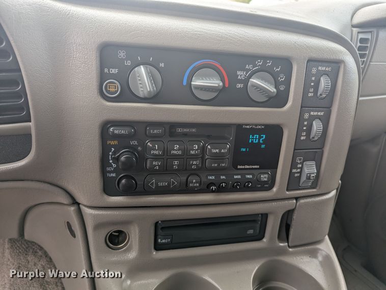 image for item MN9941 2001 GMC Safari  van