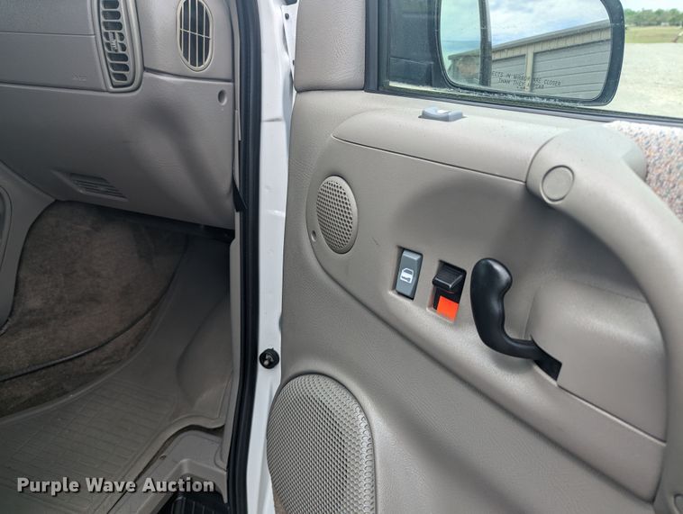 image for item MN9941 2001 GMC Safari  van