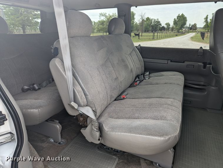 image for item MN9941 2001 GMC Safari  van