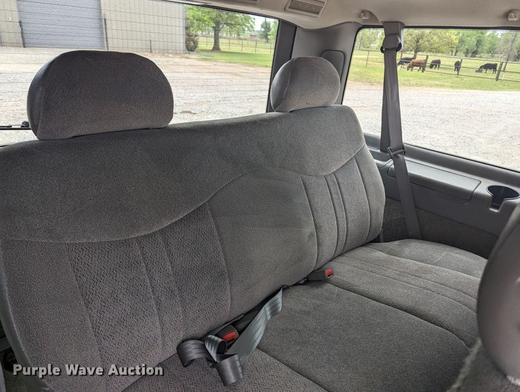 image for item MN9941 2001 GMC Safari  van