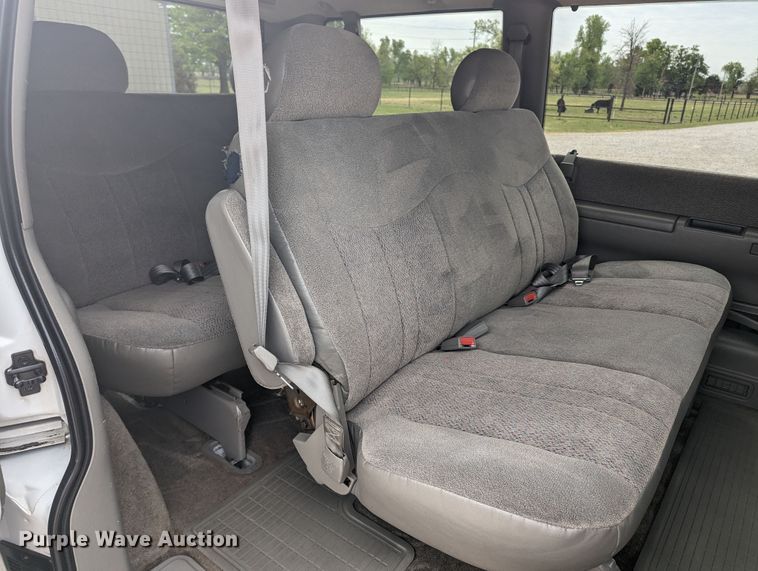 image for item MN9941 2001 GMC Safari  van