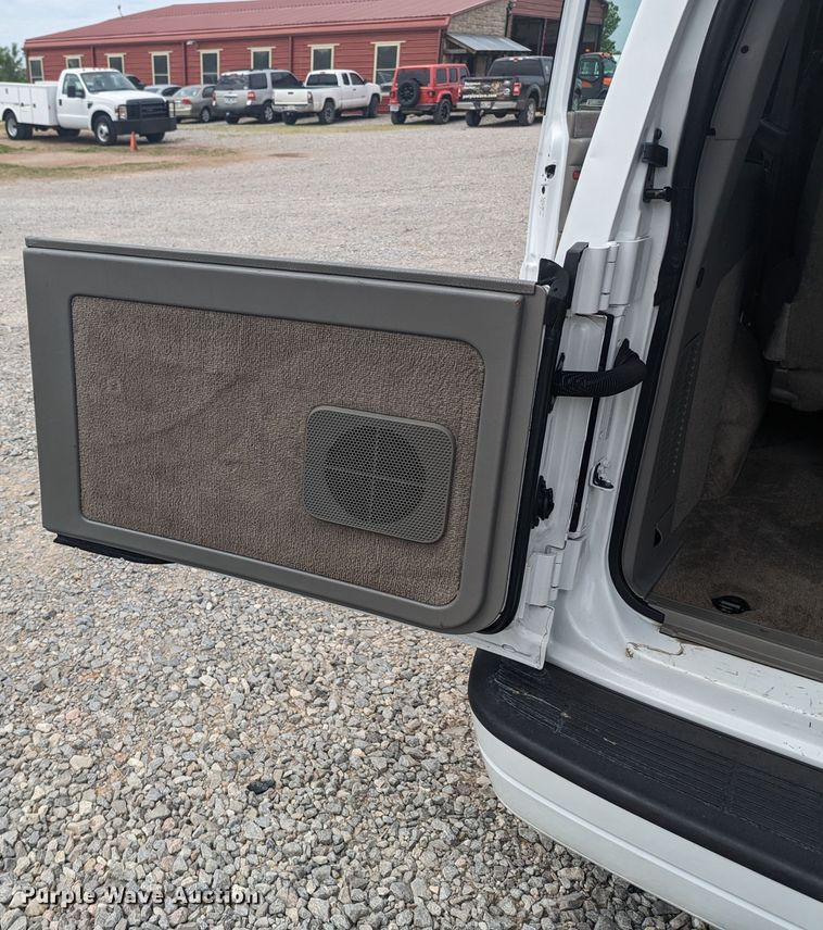 image for item MN9941 2001 GMC Safari  van