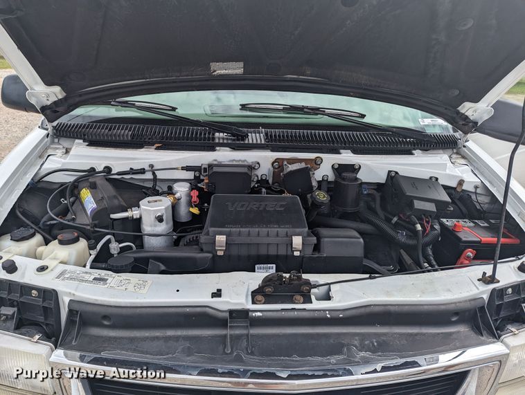 image for item MN9941 2001 GMC Safari  van