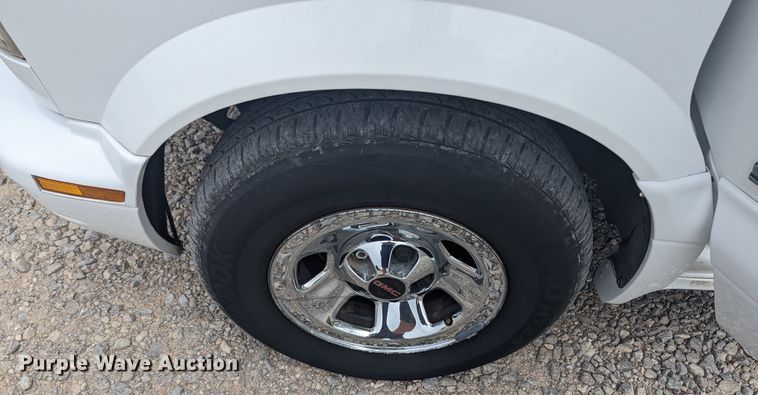 image for item MN9941 2001 GMC Safari  van