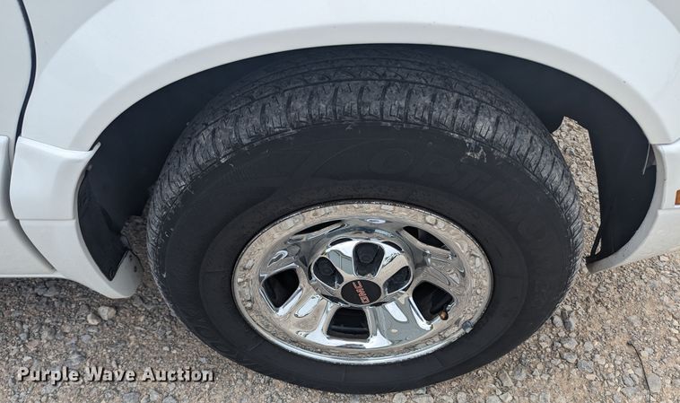 image for item MN9941 2001 GMC Safari  van