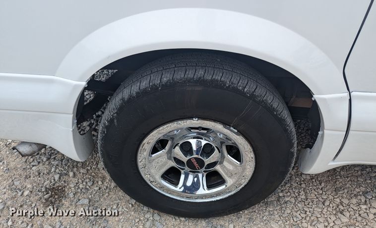 image for item MN9941 2001 GMC Safari  van